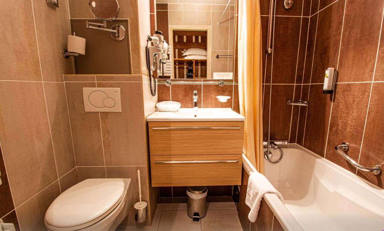 לה פלאנייה Hotel Ancolie - Champagny En Vanoise מראה חיצוני תמונה
